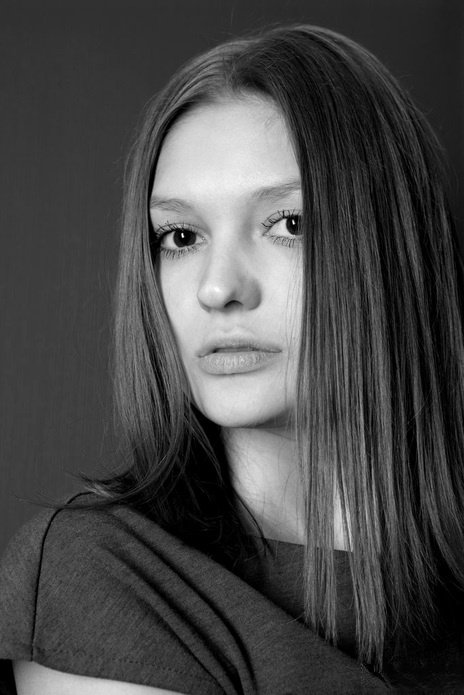 Young beauty Maye hits upon great poses while completely naked