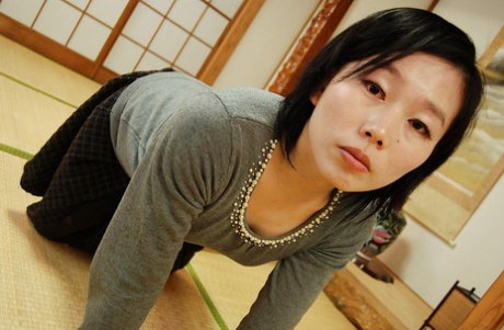 Arousing Asian milf Mami Osumi opens her hairy kingdom of wetness
