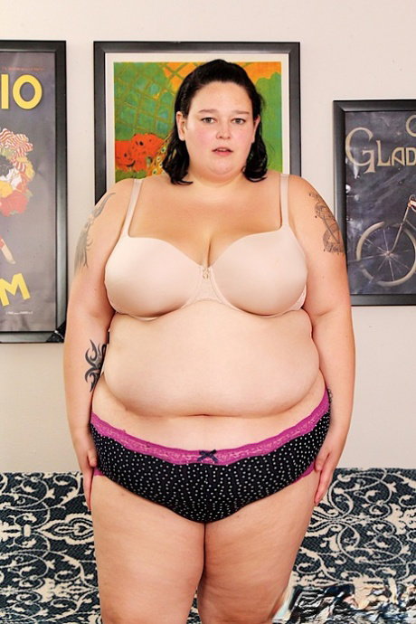 SSBBW Valhalla Lee rids herself of lingerie before giving a blowjob