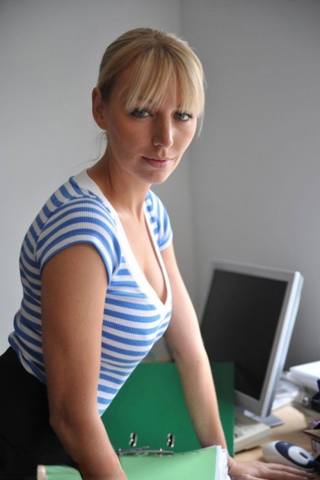 Blonde MILF Hayley Marie Coppin unveils her nice tits while wearing stockings