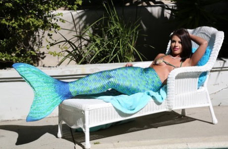 Mermaid Adriana Chechik vaunts bubble butt with huge insert & gets anal bang