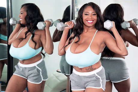 Black girl Rachel Raxxx gets totally naked after working out in a mirror