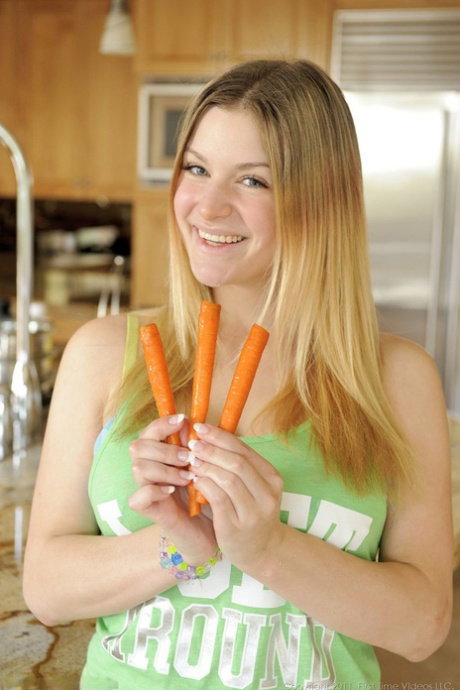 Thick amateur with big natural tits sticks a few carrots up her snatch