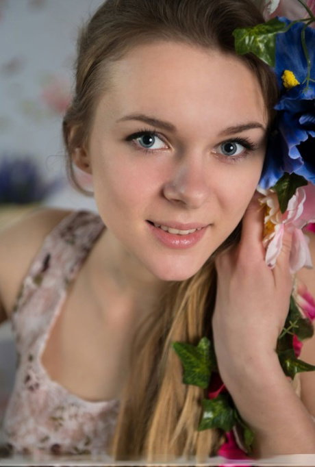 Skinny girl Dana P shows off her flexibility while totally naked