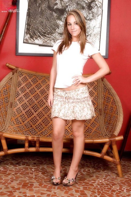 Fiona Rossi lets the world see her perfect young body naked