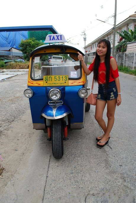 Pretty Asian Bew rides in a tuk tuk while showing her hot legs in booty shorts