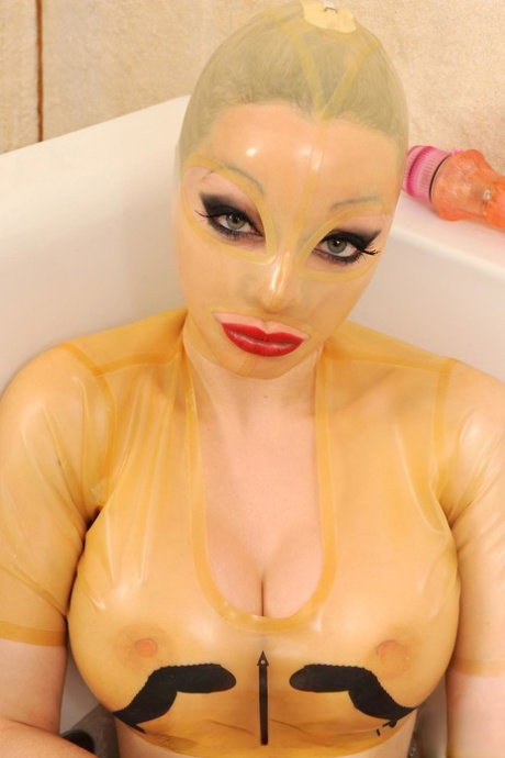Hot Legs And Feet featuring Black Angelica, Latex Lucy Porn Pics