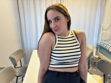 Brunette amateur Gigi Max masturbates her pussy with a sex toy