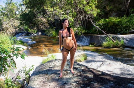 Brunette MILF Roxeanne undoes her bikini top while in a stream