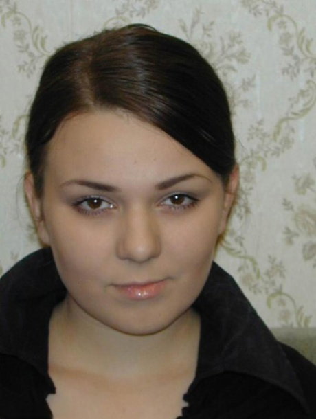 Teen amateur Olesya flashes her boobs before freeing her moist bush from hose