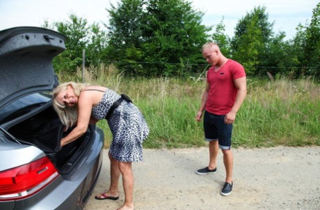 Mature slut Mia gets both her holes fucked by a blonde teen boy outdoors
