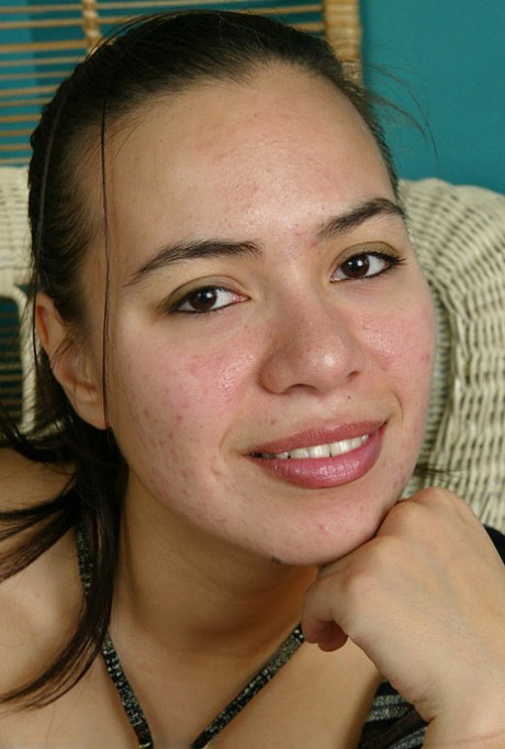 Neat Asian amateur Lin gets extremely wet right between her legs
