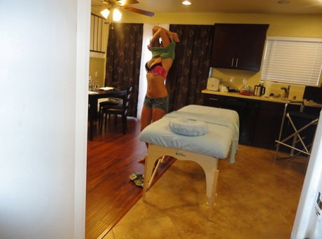 Latina beauty Stephani Moretti undressing before her masseur arrives
