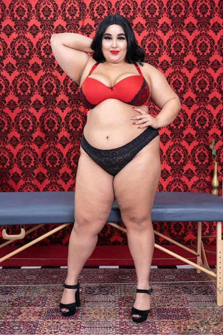 Black haired fatty Chloe Klein flaunts her saggy big tits and takes a boner
