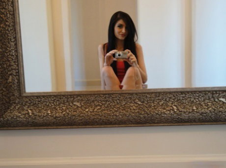 Brunette teen with a skinny body Zoey Kush takes some sexy selfies