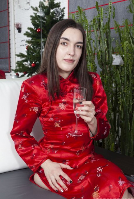 Amateur model Milena Juice plays with her natural pussy at Christmas