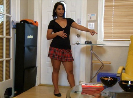 Hot housewives Jenny and Tina taste their husbands' dicks in the living room