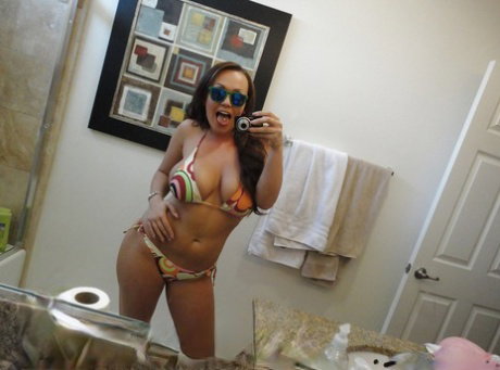 Sunglasses wearing ex-gf Chloe Reece Ryder whipping her boobs out for selfies