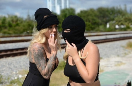 Blonde thieves Karma Rx & Kelly Paige unveiling their big tits outside
