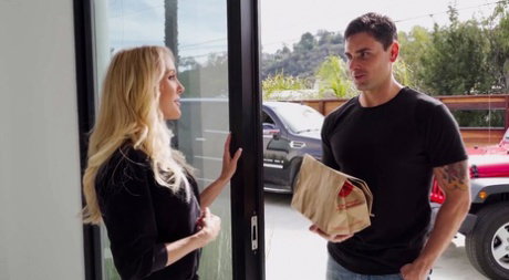Sexy wife Brandi Love gives an epic blowjob and gets screwed doggystyle