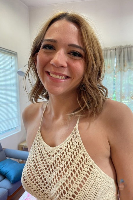 Amateur girlfriend Riley Jean reveals her big tits, hot ass and juicy cunt