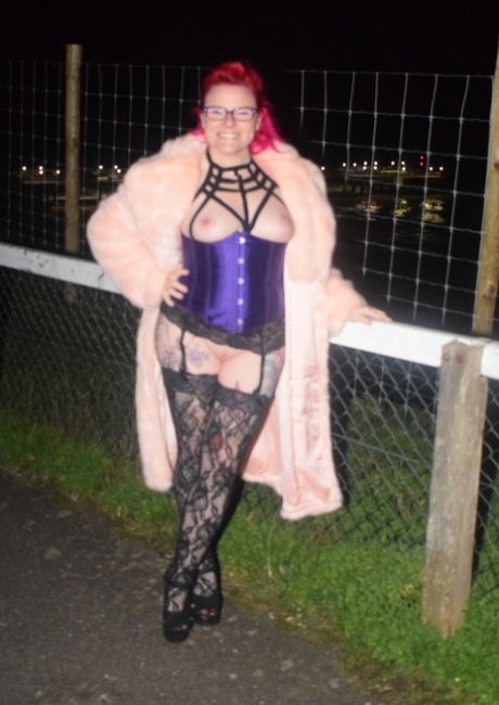 Redheaded amateur Mollie Foxxx flashes at night in a fur coat