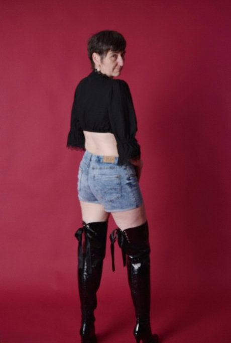 Brazen mature mom reveals saggy tits & drops shorts to pose nude in boots