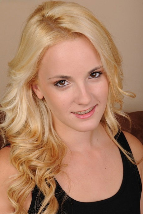 Amateur teen babe Sara James is fantastically gifted at masturbation