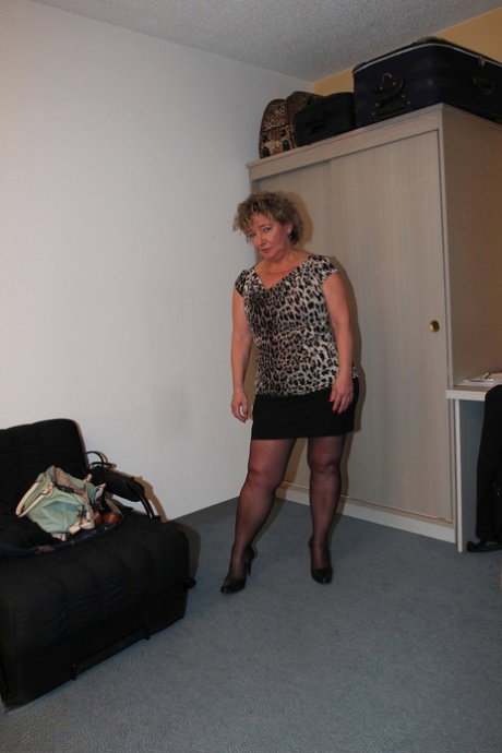 Mature European Nancy Q goes to her room and toys her tasty shaved pussy