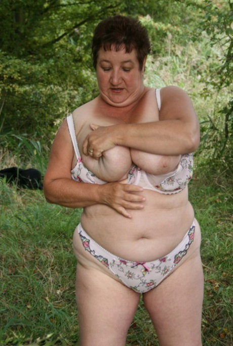 Fat older woman Kinky Carol uncups her big tits before sliding a thong aside