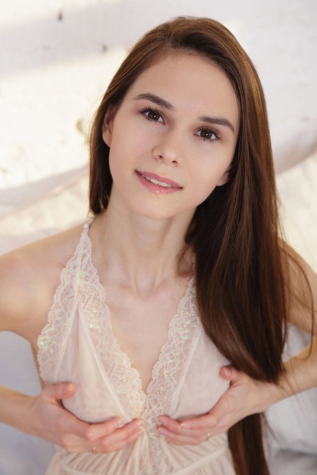 Met Art starring Leona Mia Hot Pics
