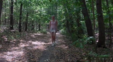 Caucasian girl Bianca Ferrero takes a piss while walking through a forest