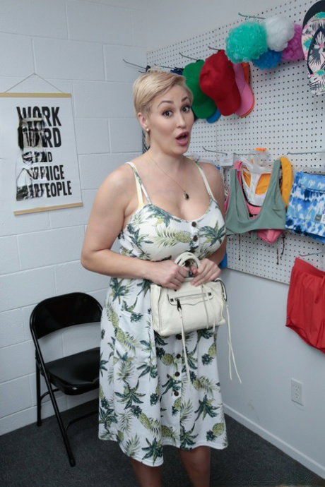 MILF shoplifter Ryan Keely fucks the naughty policeman to get released