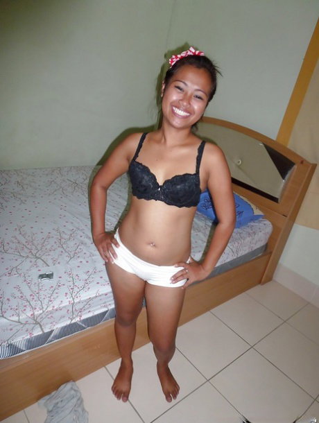 Petite Thai girl Reem having wide open cunt filled with sperm
