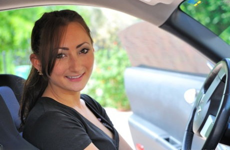 Adorable amateur Sandra strips nude and flaunts her hot body indoors