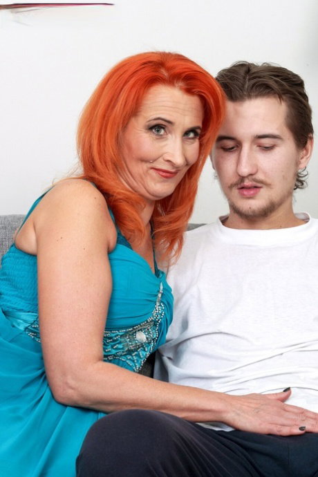 Pale redhead with red hair takes a cumshot on her flat stomach after a fuck