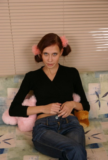 Amateur mom Ksusha lets her lover insert a beer bottle into her beaver
