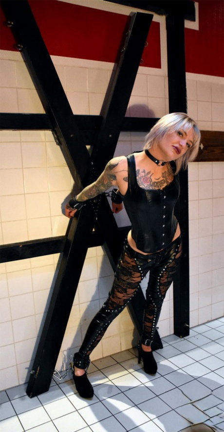 Tattooed blonde Challenging Roxxxi Manson sports a gag while restrained
