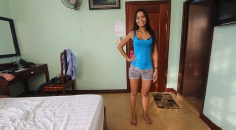 Cambodian girl with a shapely figure gives her full bush away to a Farang