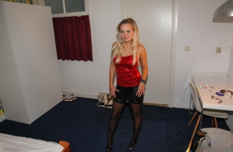 Blonde prostitute collects the cash first before pussy to mouth sex