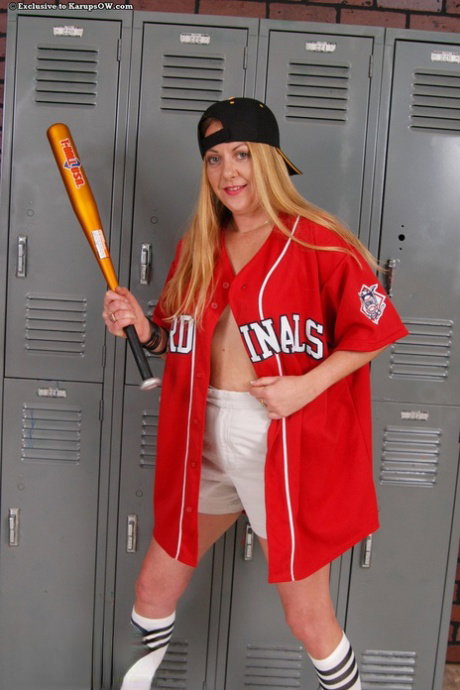 Baseball fan Tammy comes in locker room to perform amazing solo show