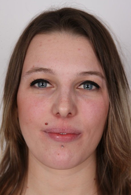 Amateur model Liliana loses her clothing one item at a time until she's naked