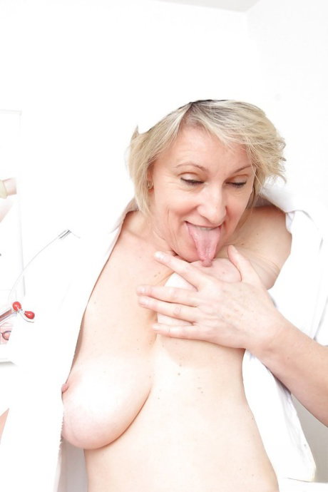 Mature slut with hairy pussy Ester takes part in a gyno scene