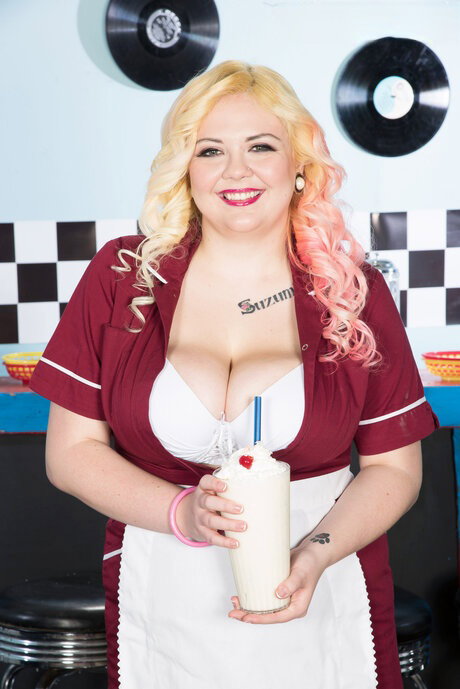 Blonde waitress Suzumi Wilder gets on her knees for a fuck and a big cumshot