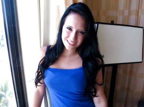 Smiley latina amateur Jennifer Linda undressing and exposing her ample fanny