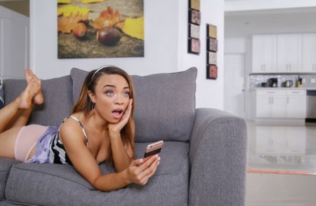 Jamie Marleigh test her just arrived new butt plug with the help of Kyle Mason