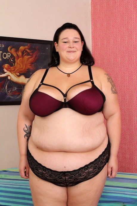 Cute fatty Valhalla Lee flaunts her big tits and gets fingered and toyed