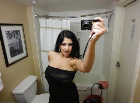 Amateur girlfriends Evilyn and Kimber stripping naked to expose tits