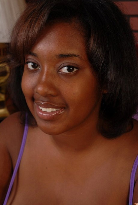 Fat black-skinned chick Elite plays with her big saggy boobies