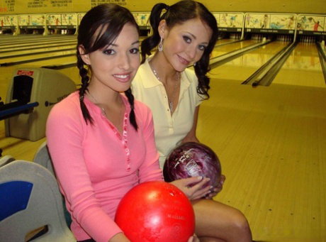 Beautiful amateur teens Sandy and Jessica strip down naked and pose together